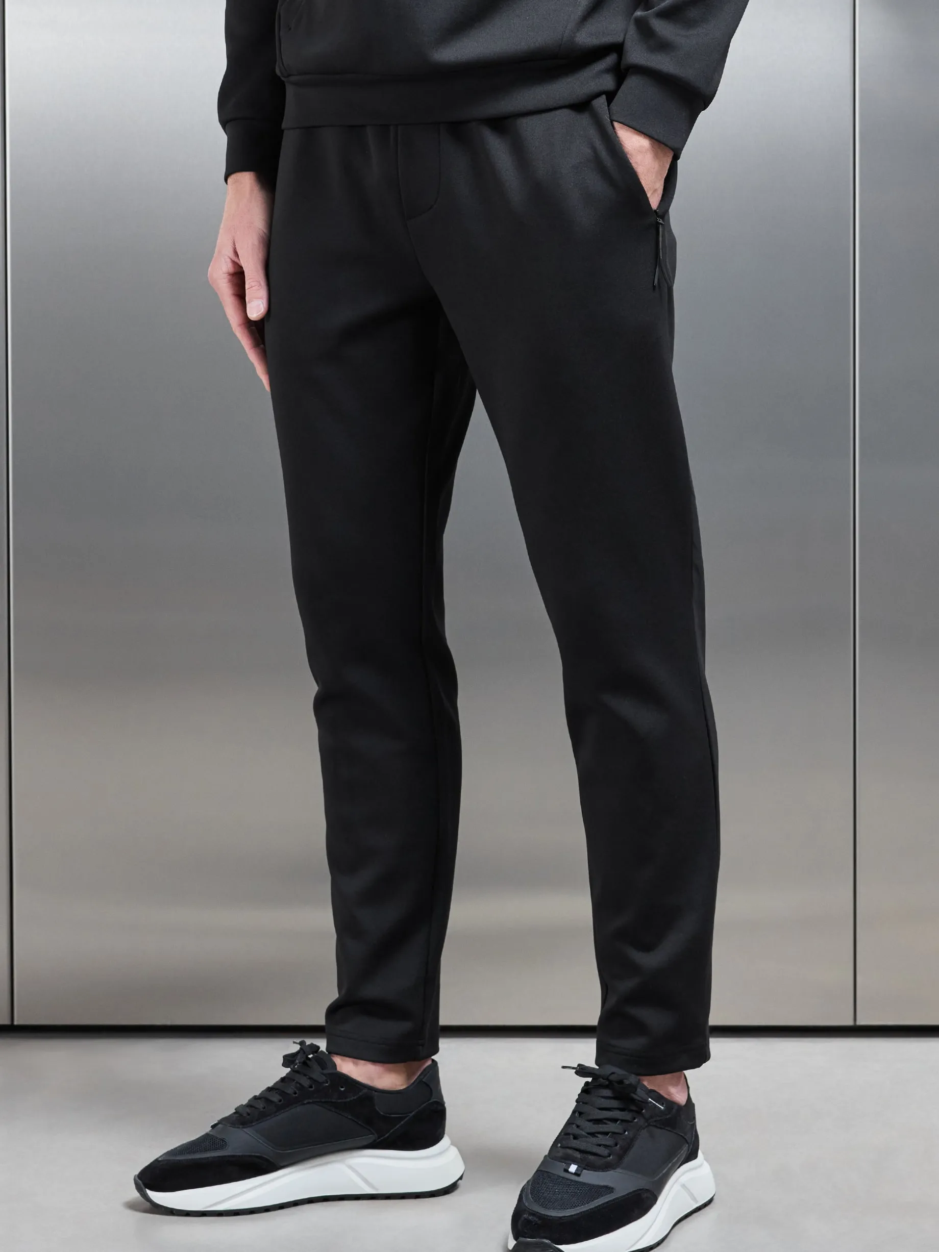 Active Technical Tapered Jogger - Black
