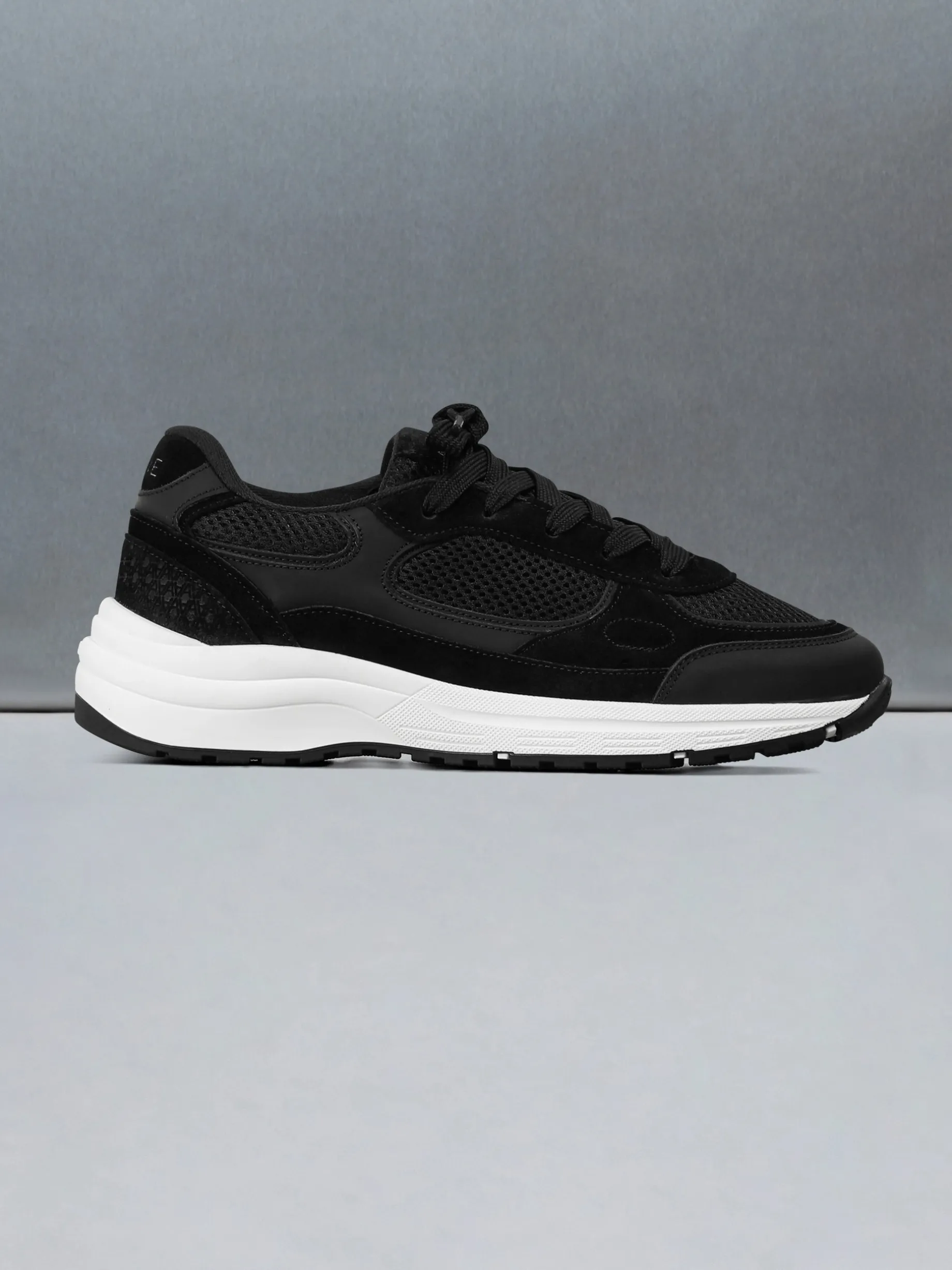 Apollo Runner - Black