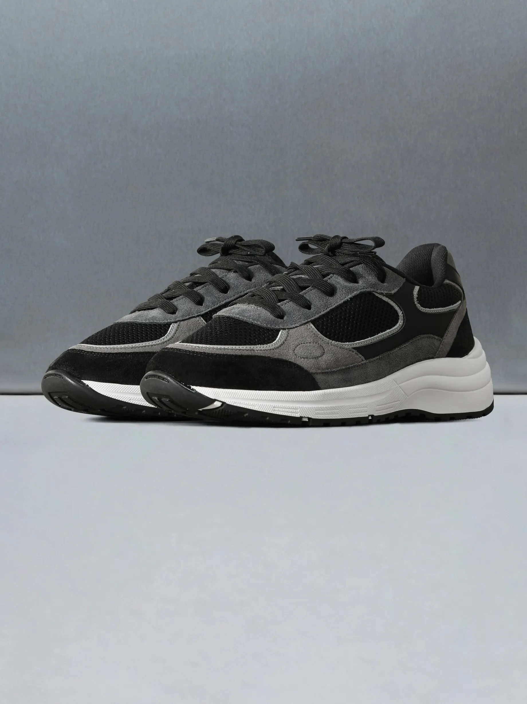 Apollo Runner - Black Charcoal