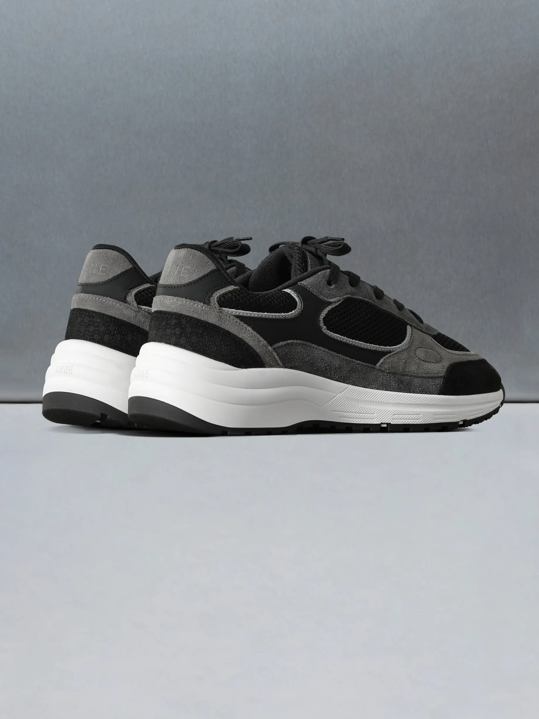 Apollo Runner - Black Charcoal