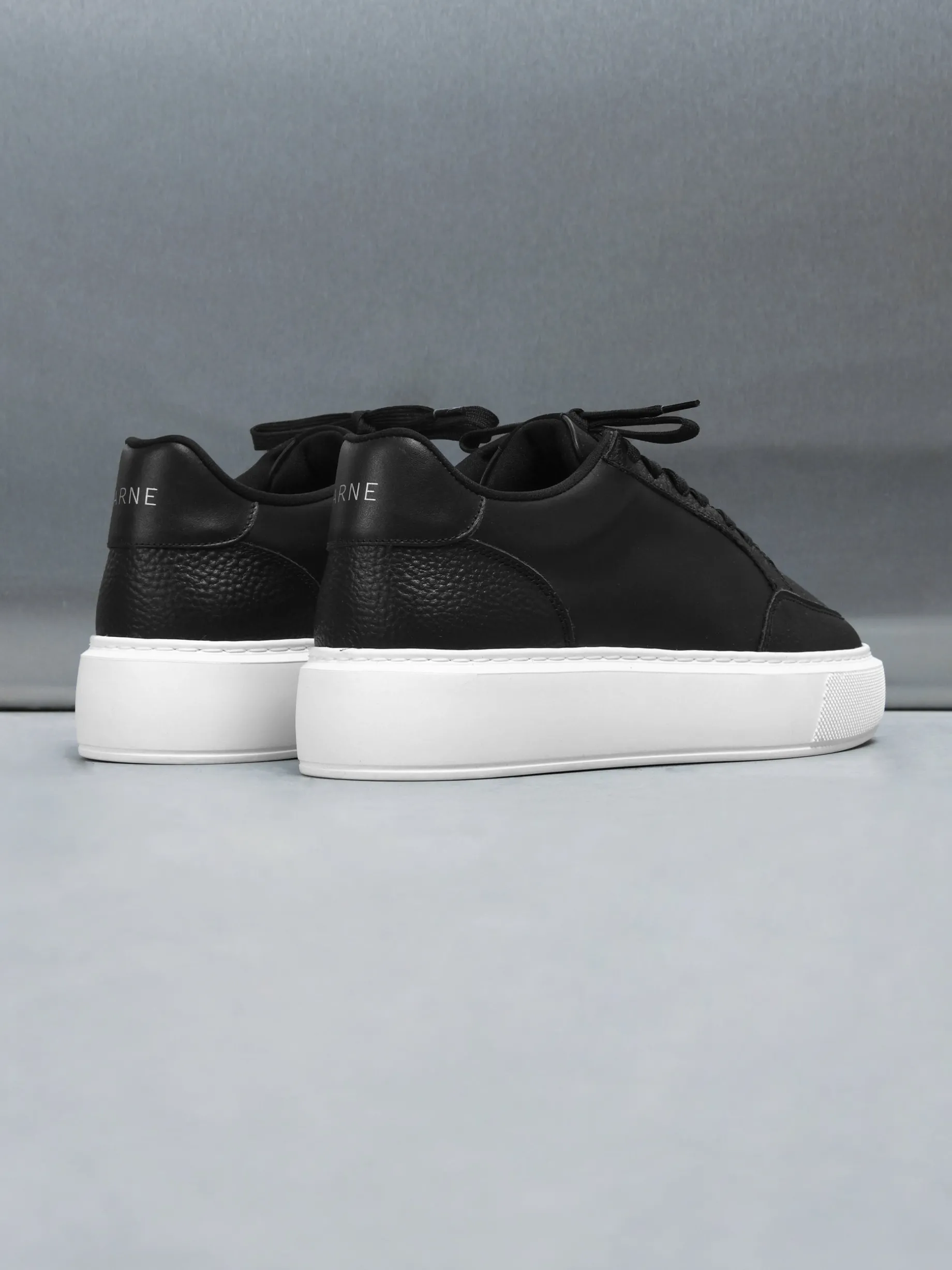 Court Trainer 2.0 - Black White