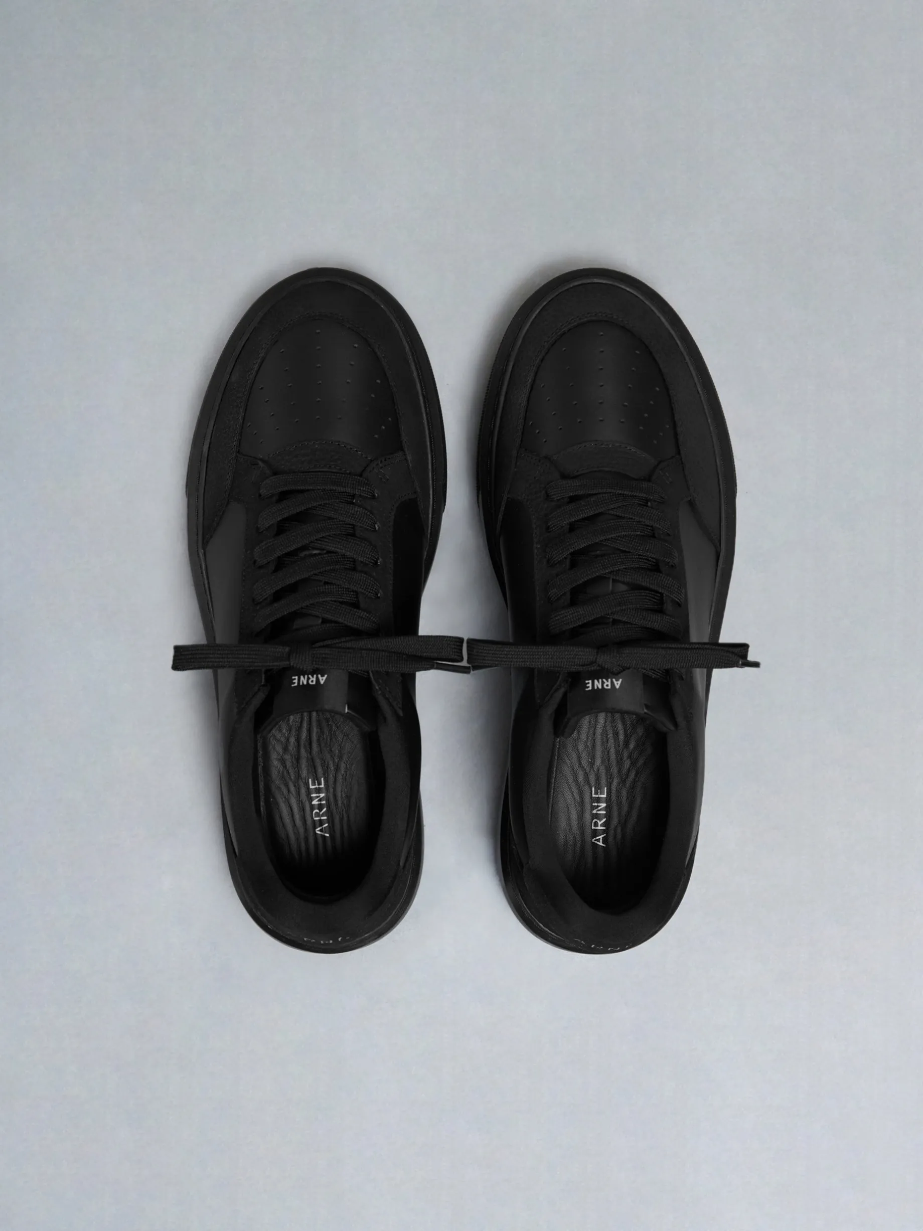 Court Trainer 2.0 - Triple Black