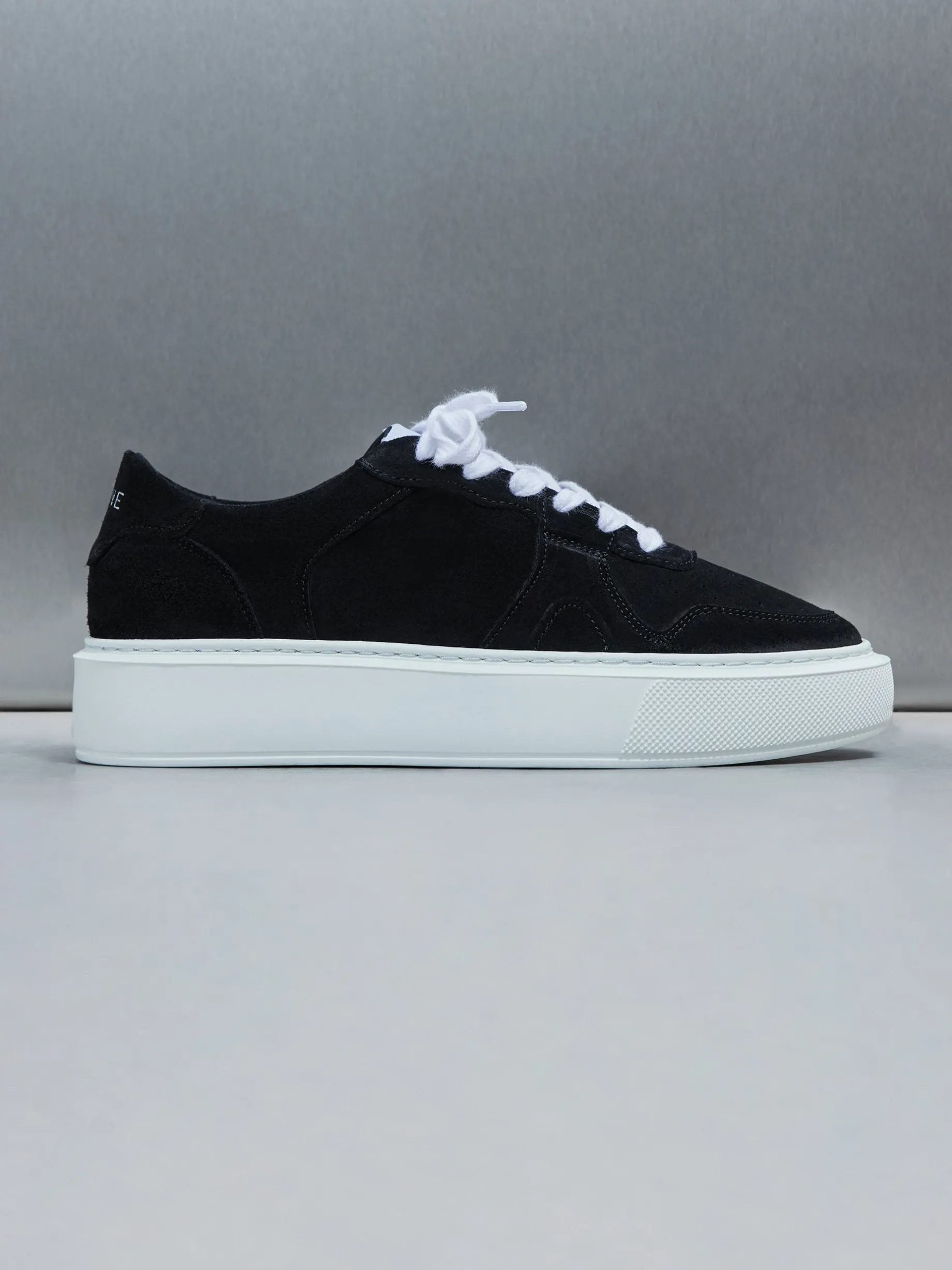 Court Trainer - Suede Black