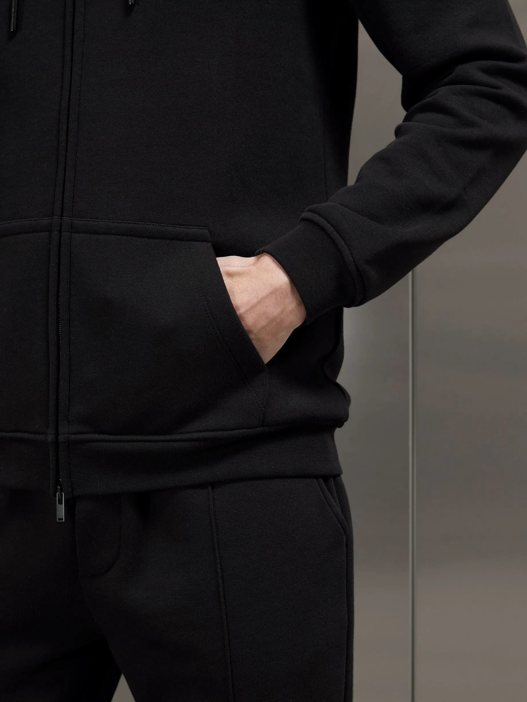 Essential Jogger - Black