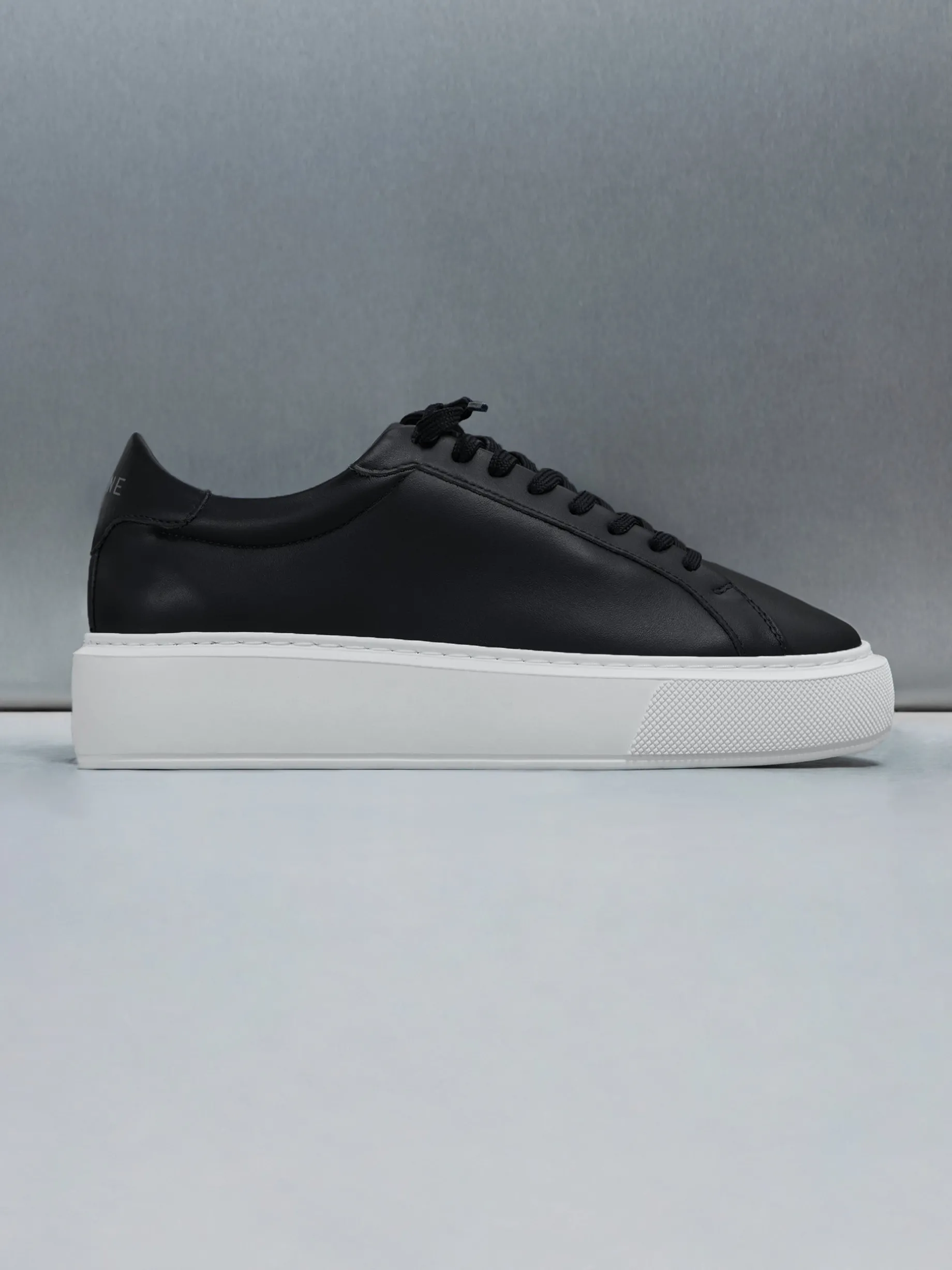 Essential Leather Trainer - Black