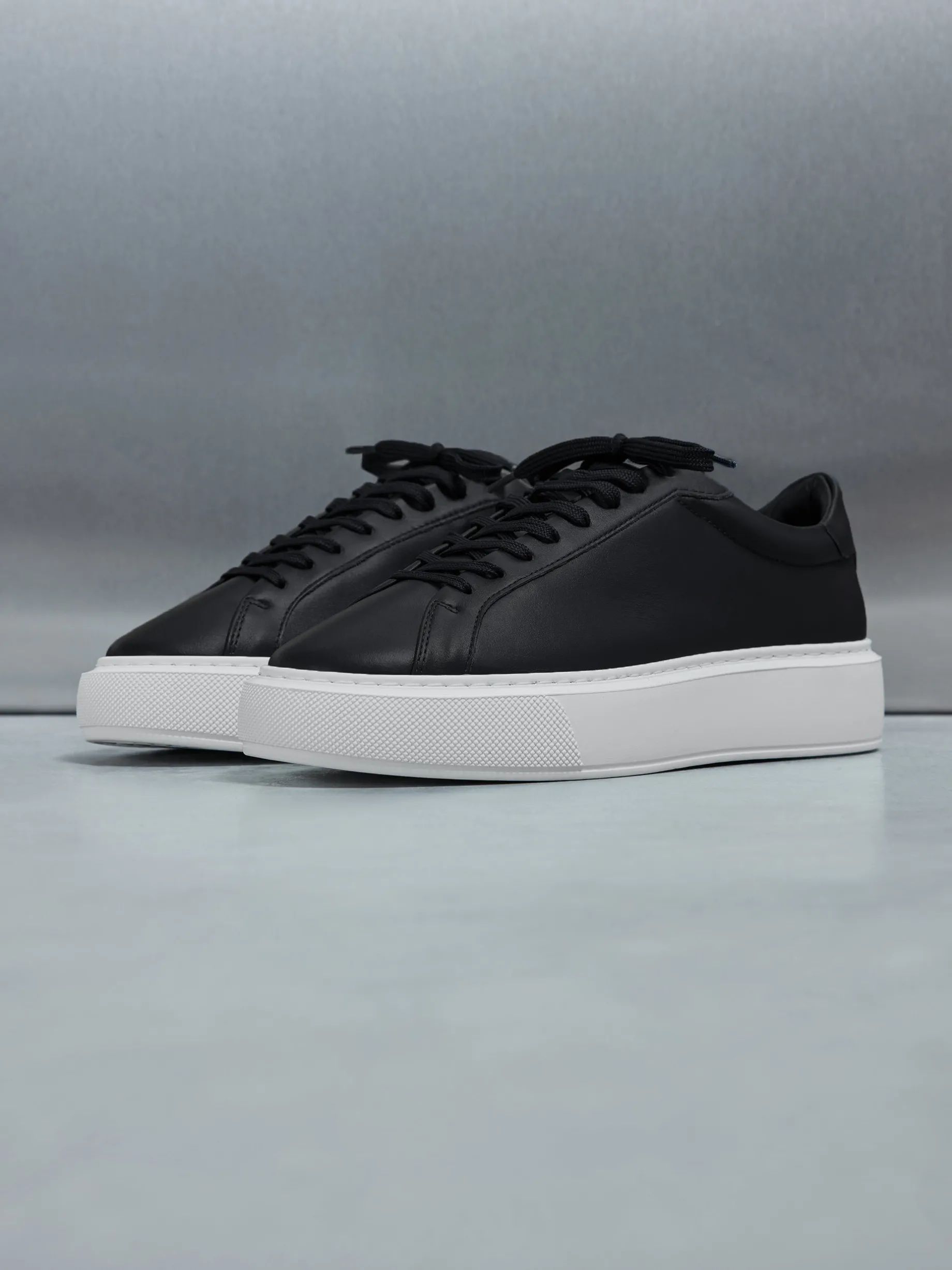 Essential Leather Trainer - Black