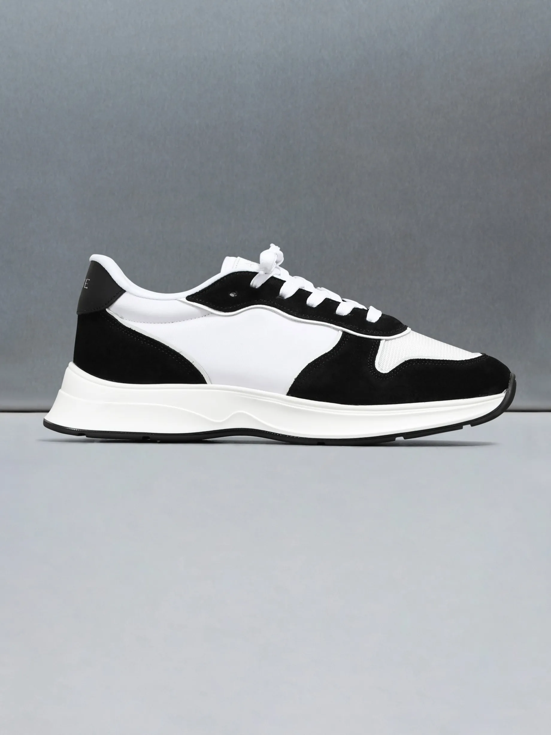 Hybrid Runner - Black White