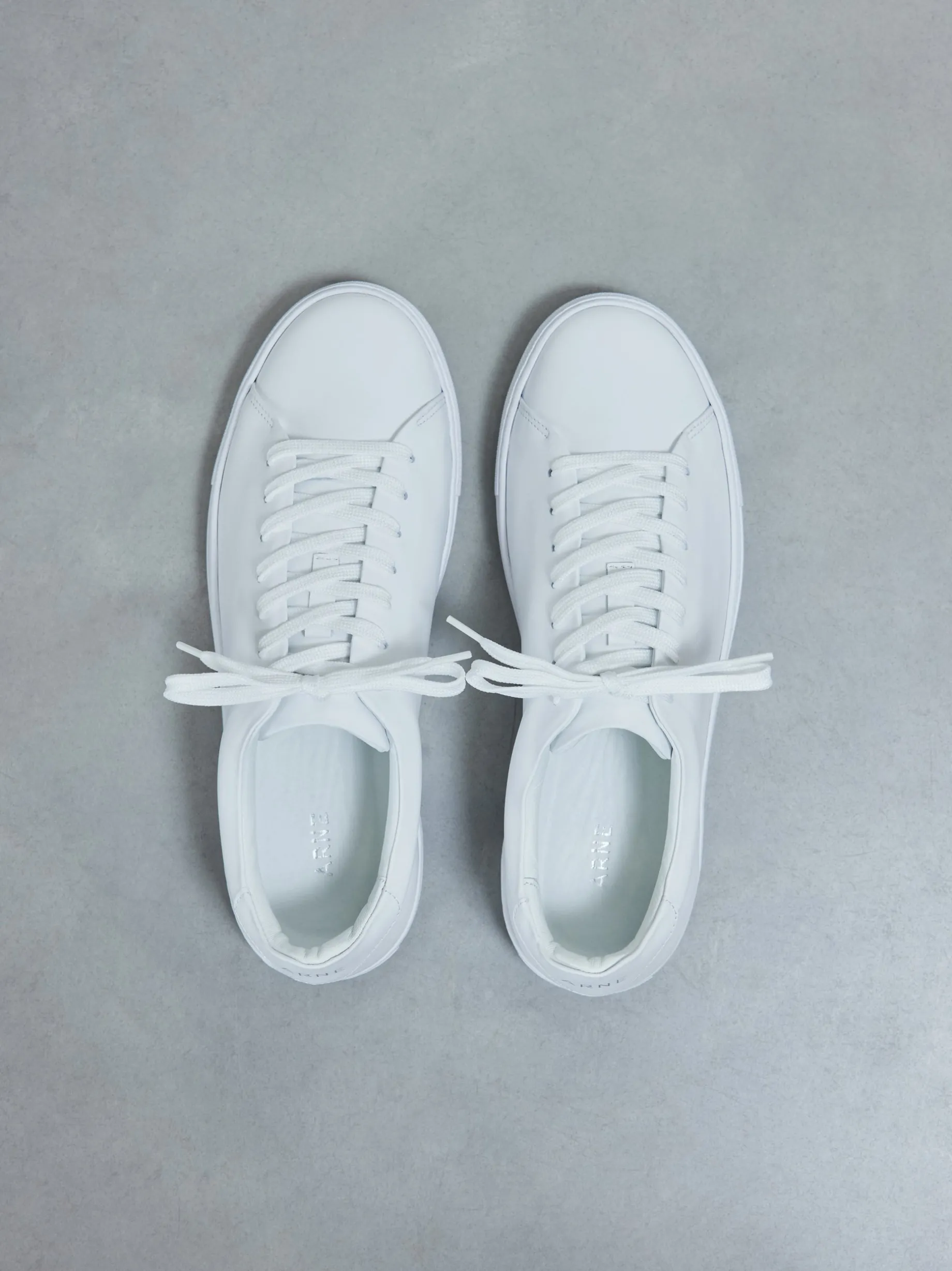 Low Essential Leather Trainer - White