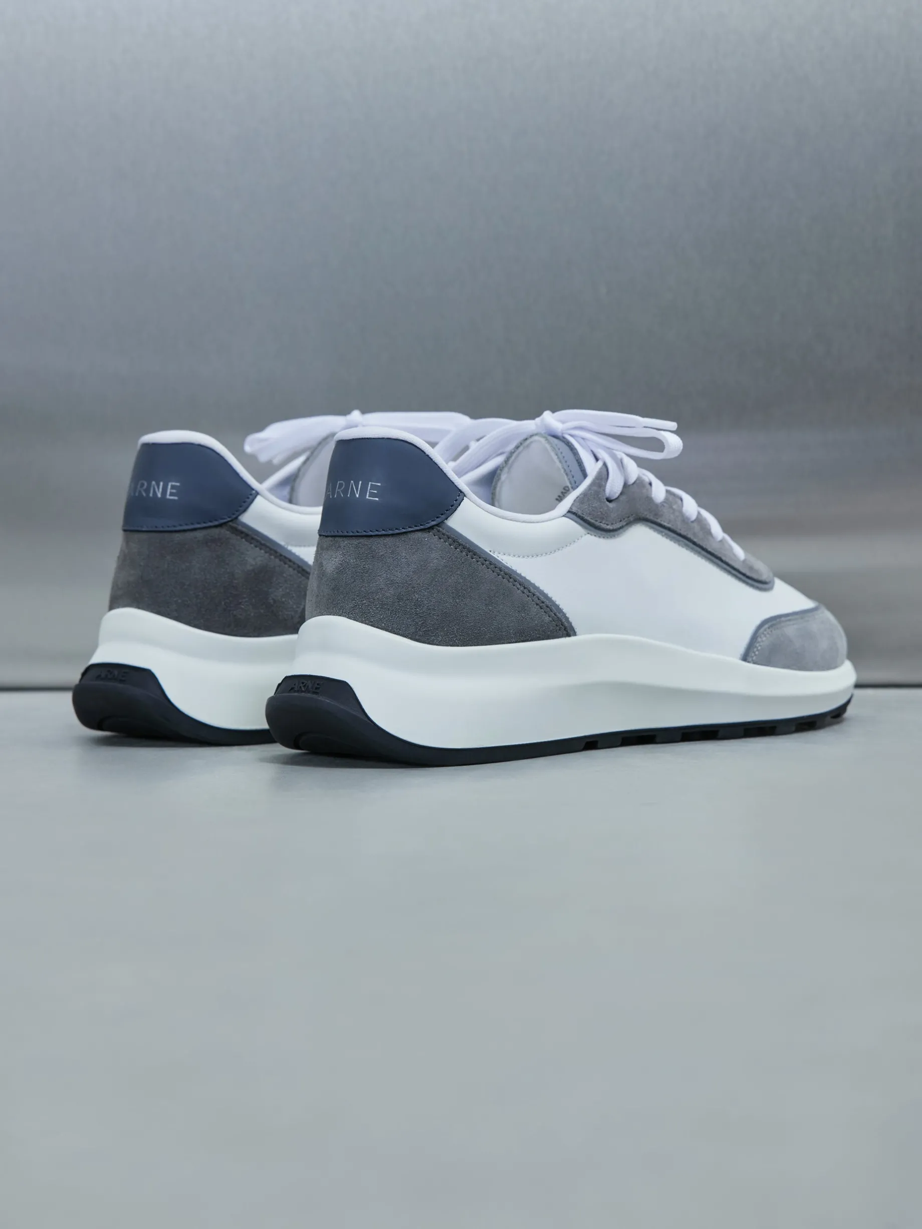 Low Runner - White Grey
