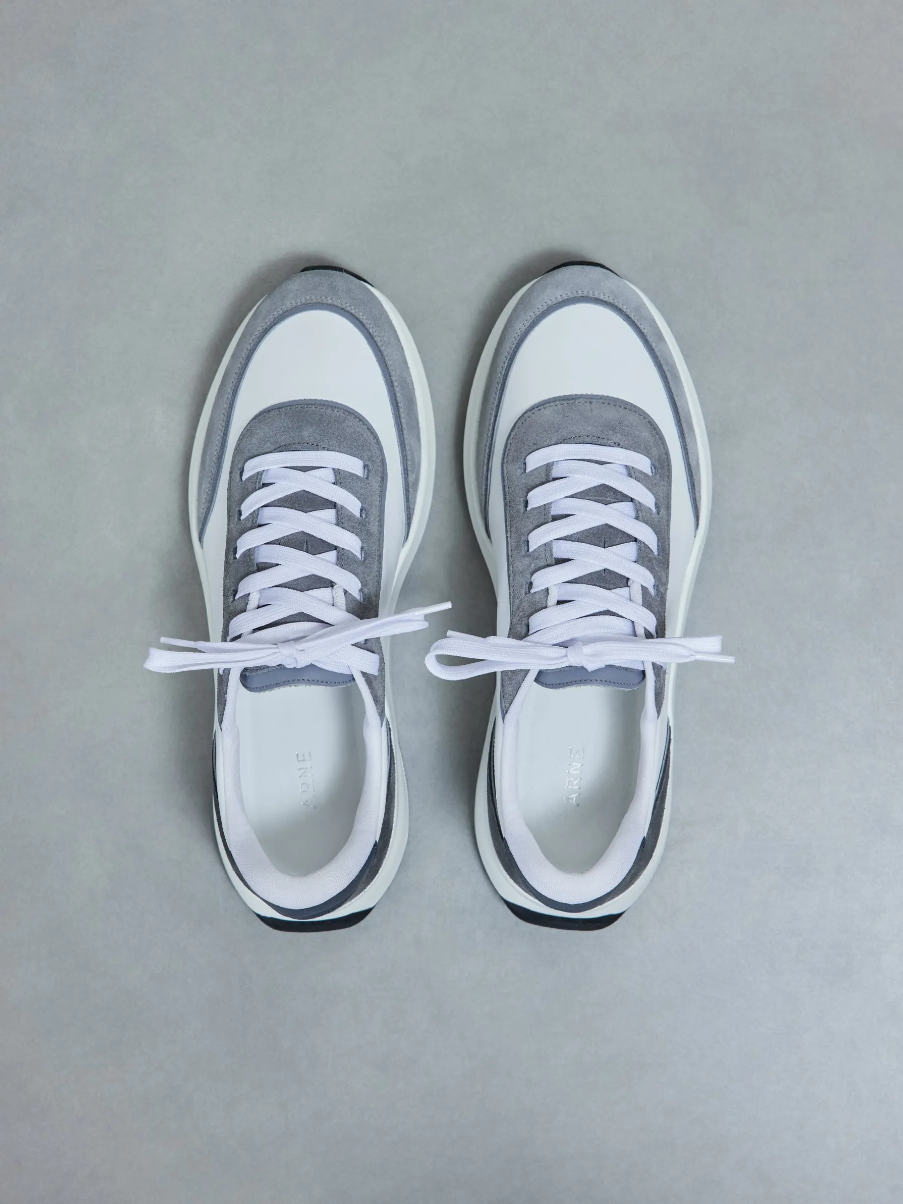 Low Runner - White Grey