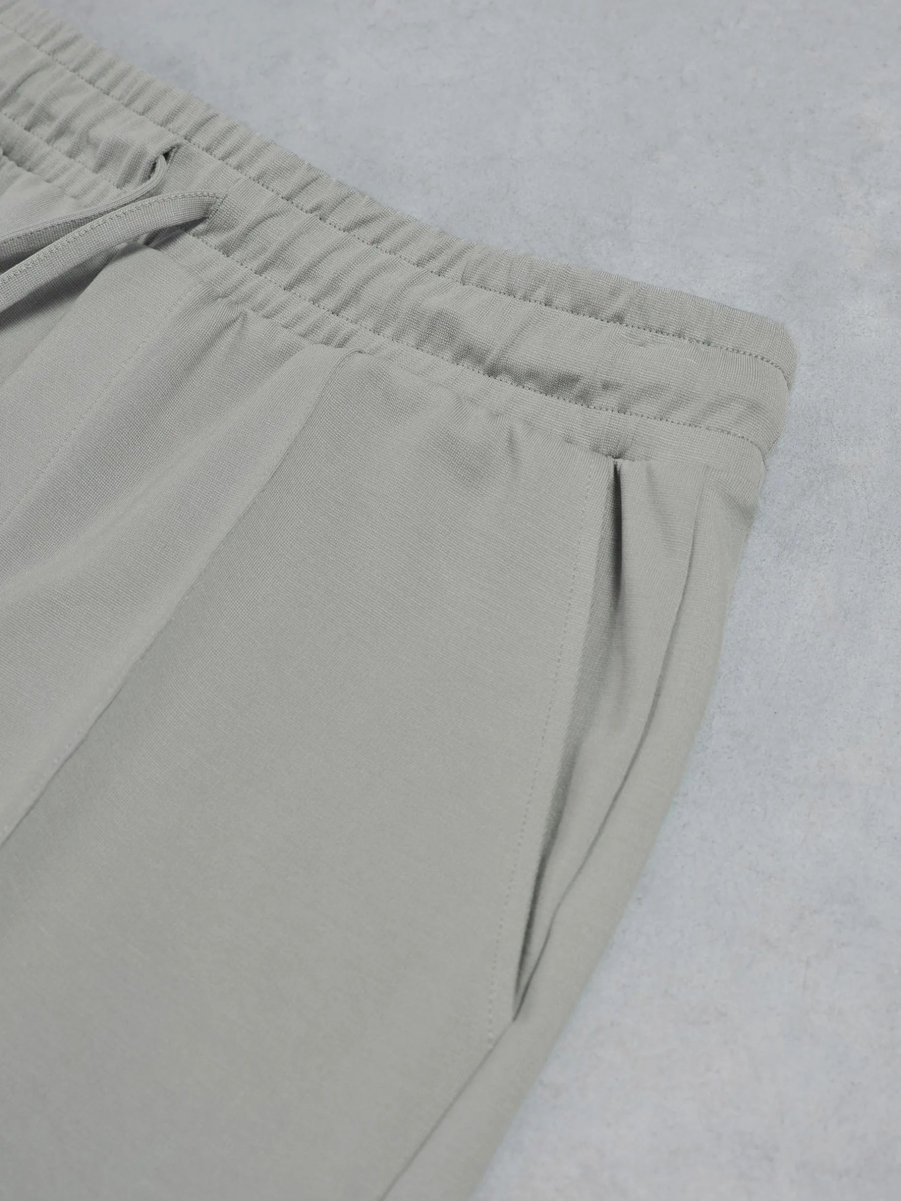 Luxe Essential Short - Stone