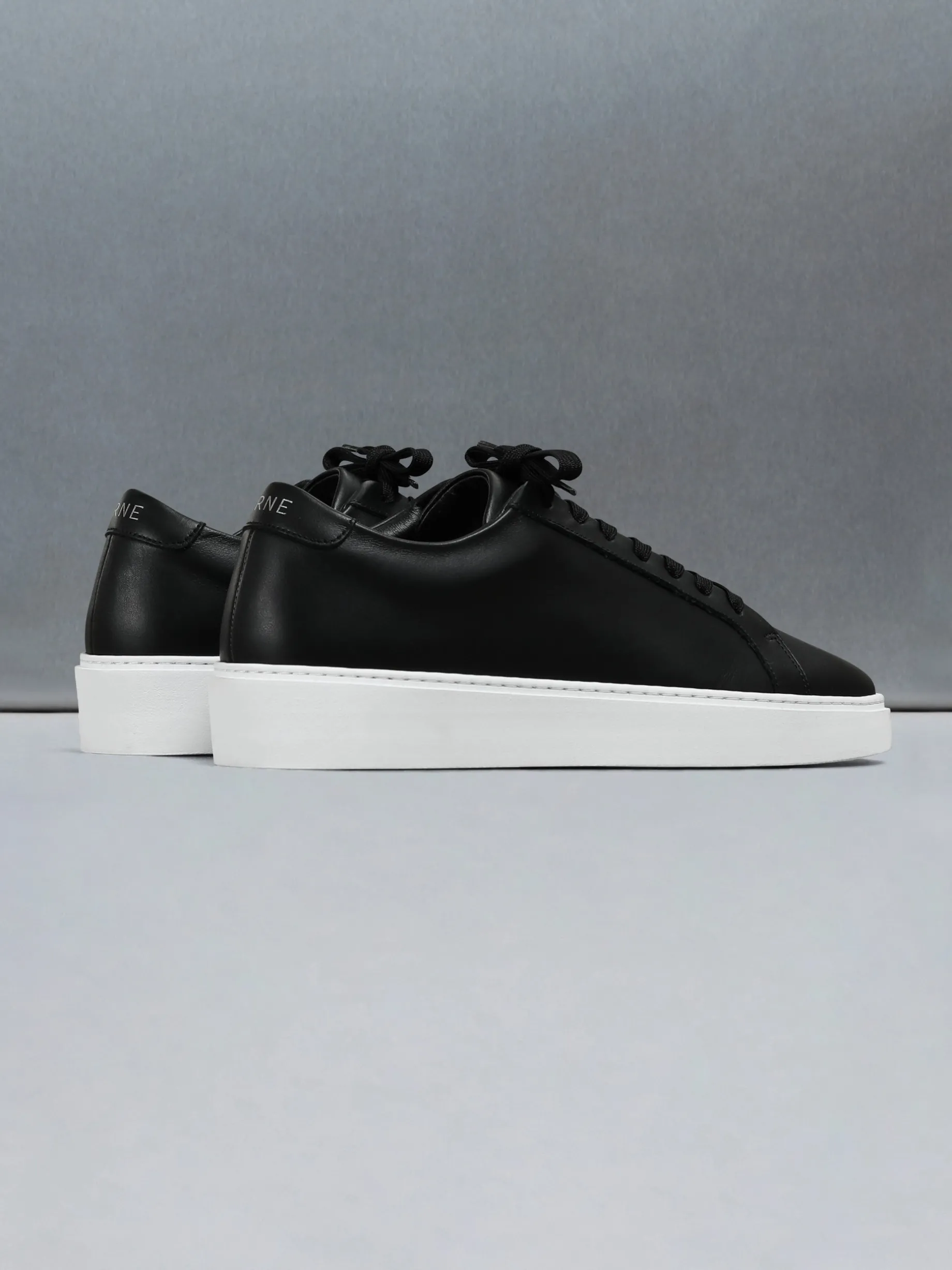 Mid Essential Trainer - Black
