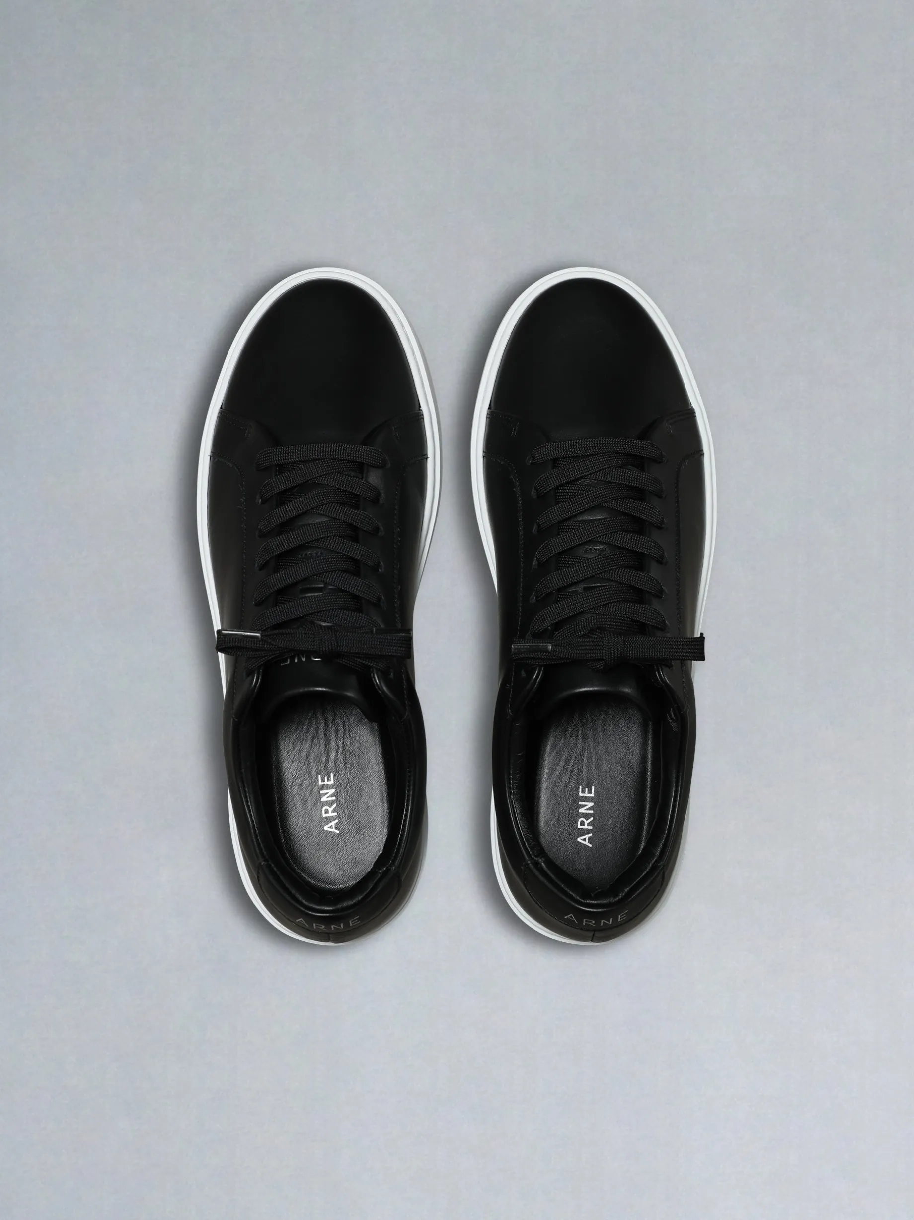 Mid Essential Trainer - Black