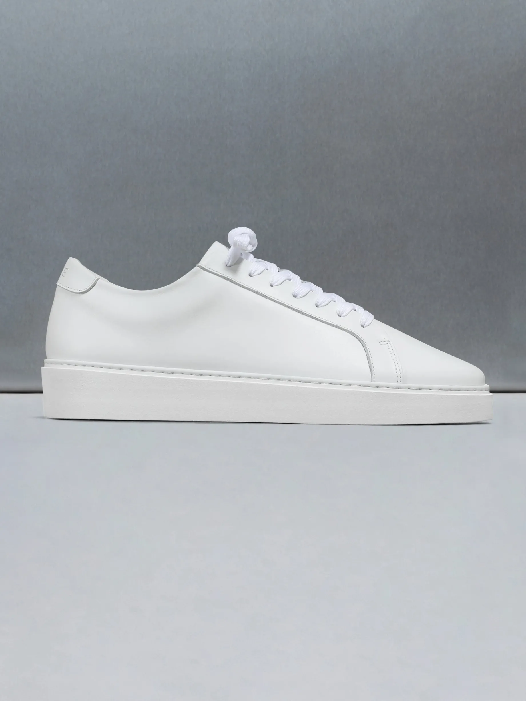 Mid Essential Trainer - White