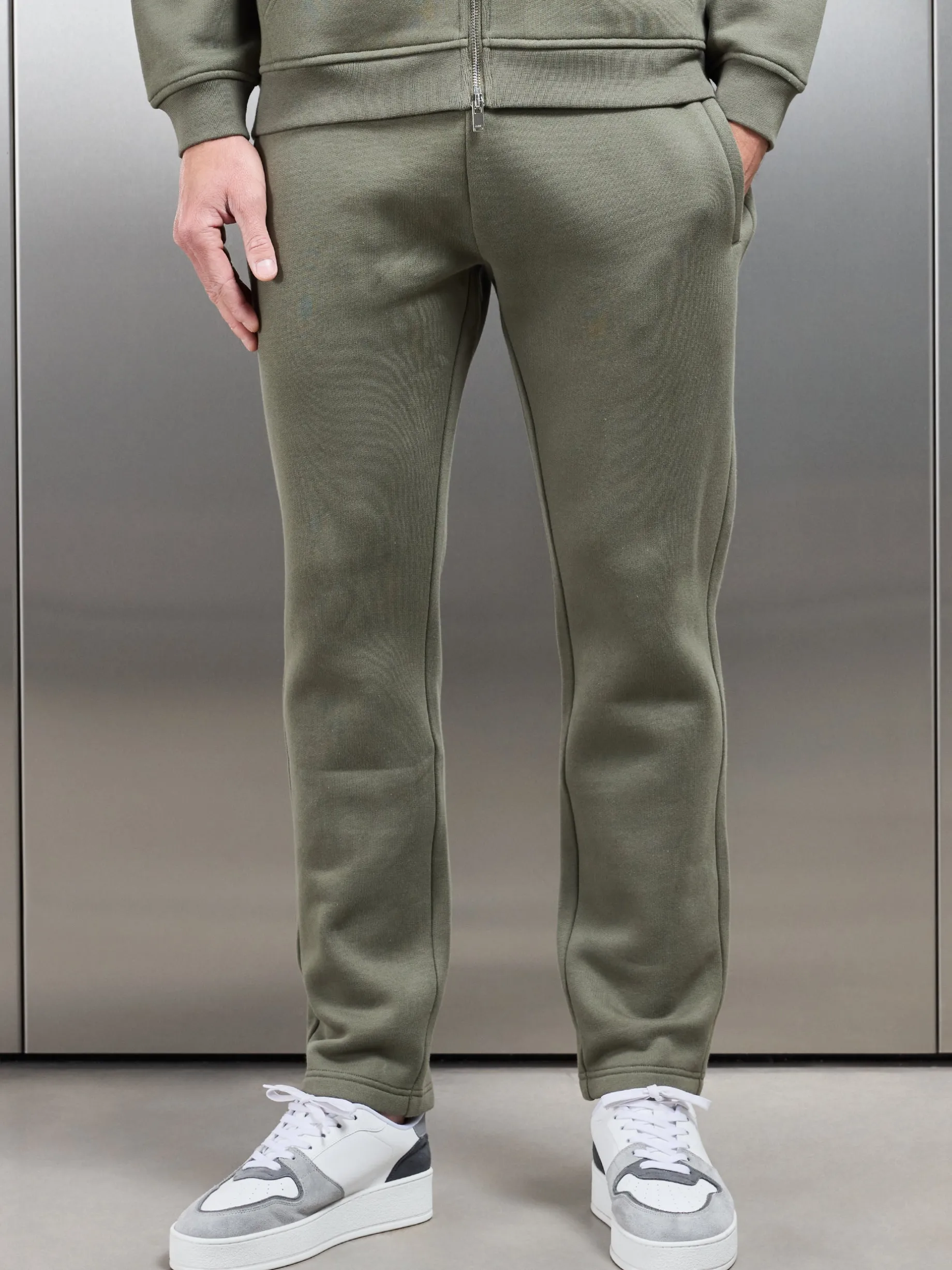 Relaxed Fit Tapered Leg Jogger - Olive