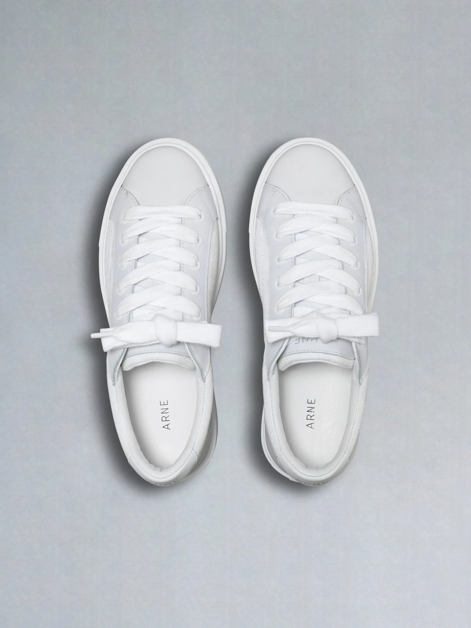 Studio Trainer - White