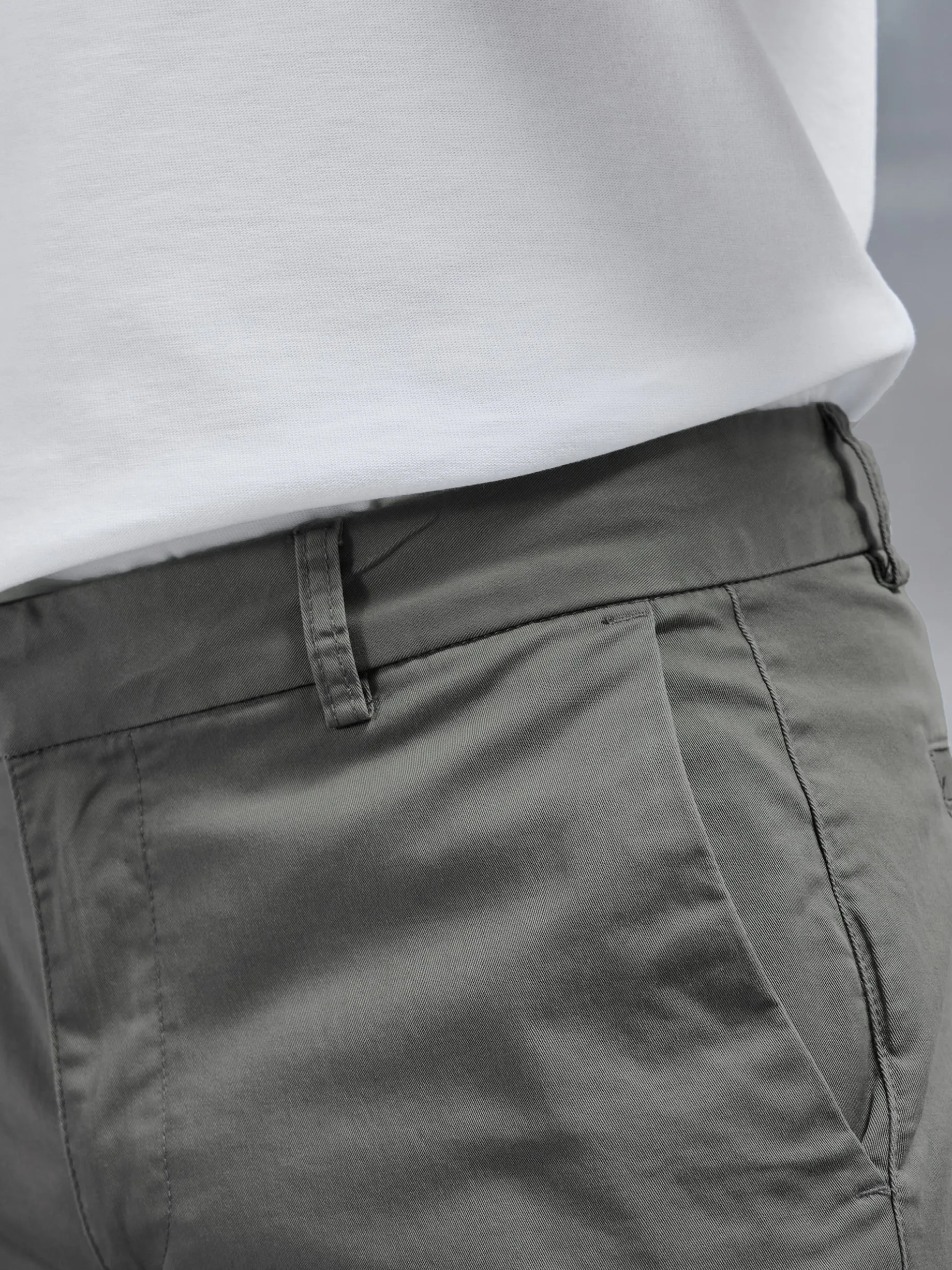 Tailored Cotton Cargo Short - Olive