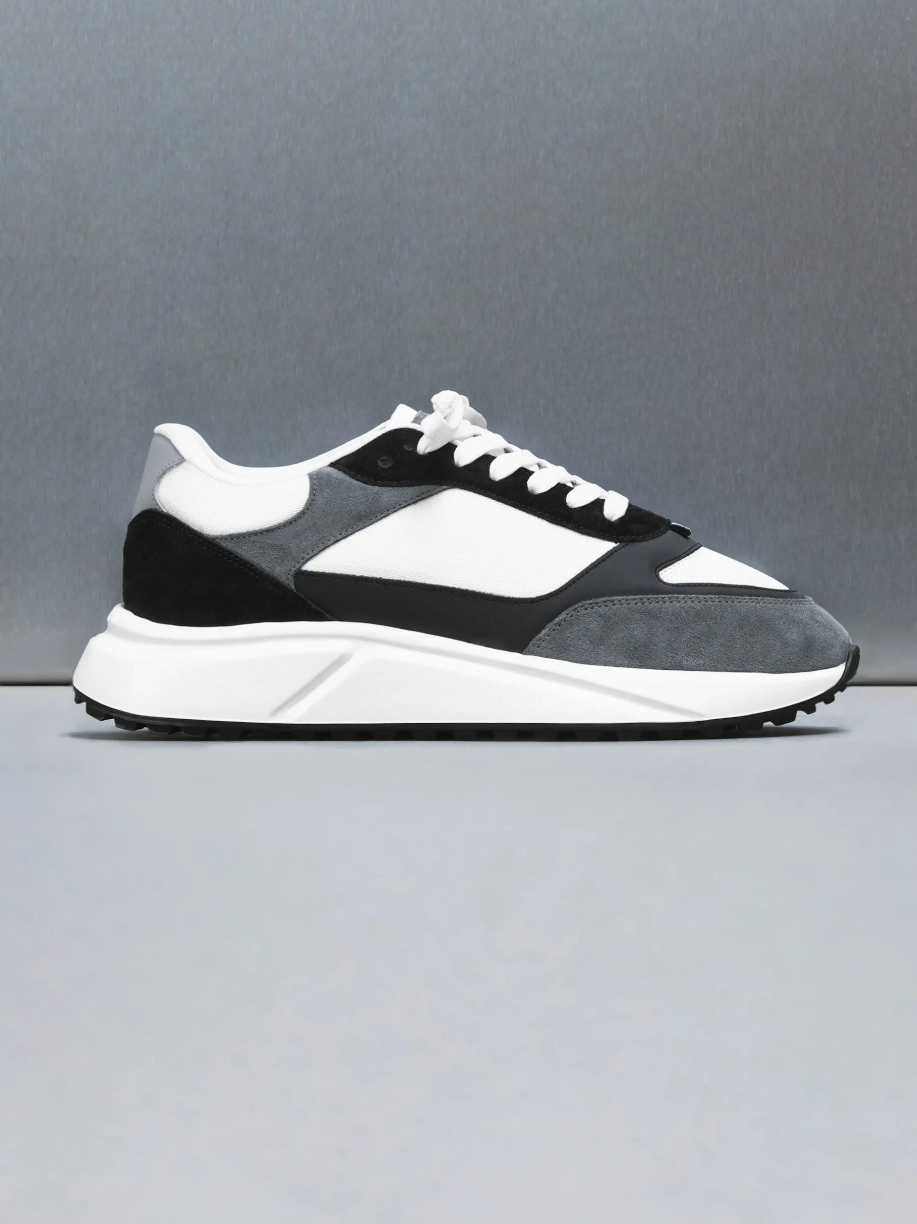 Technical Runner - White Black