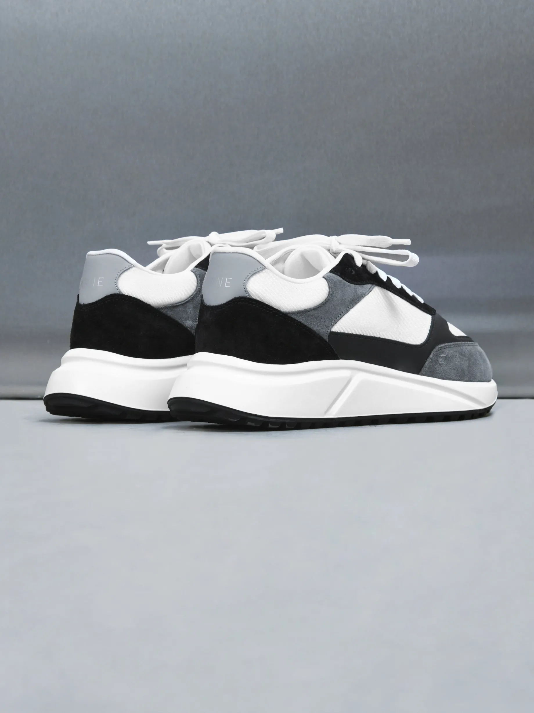 Technical Runner - White Black