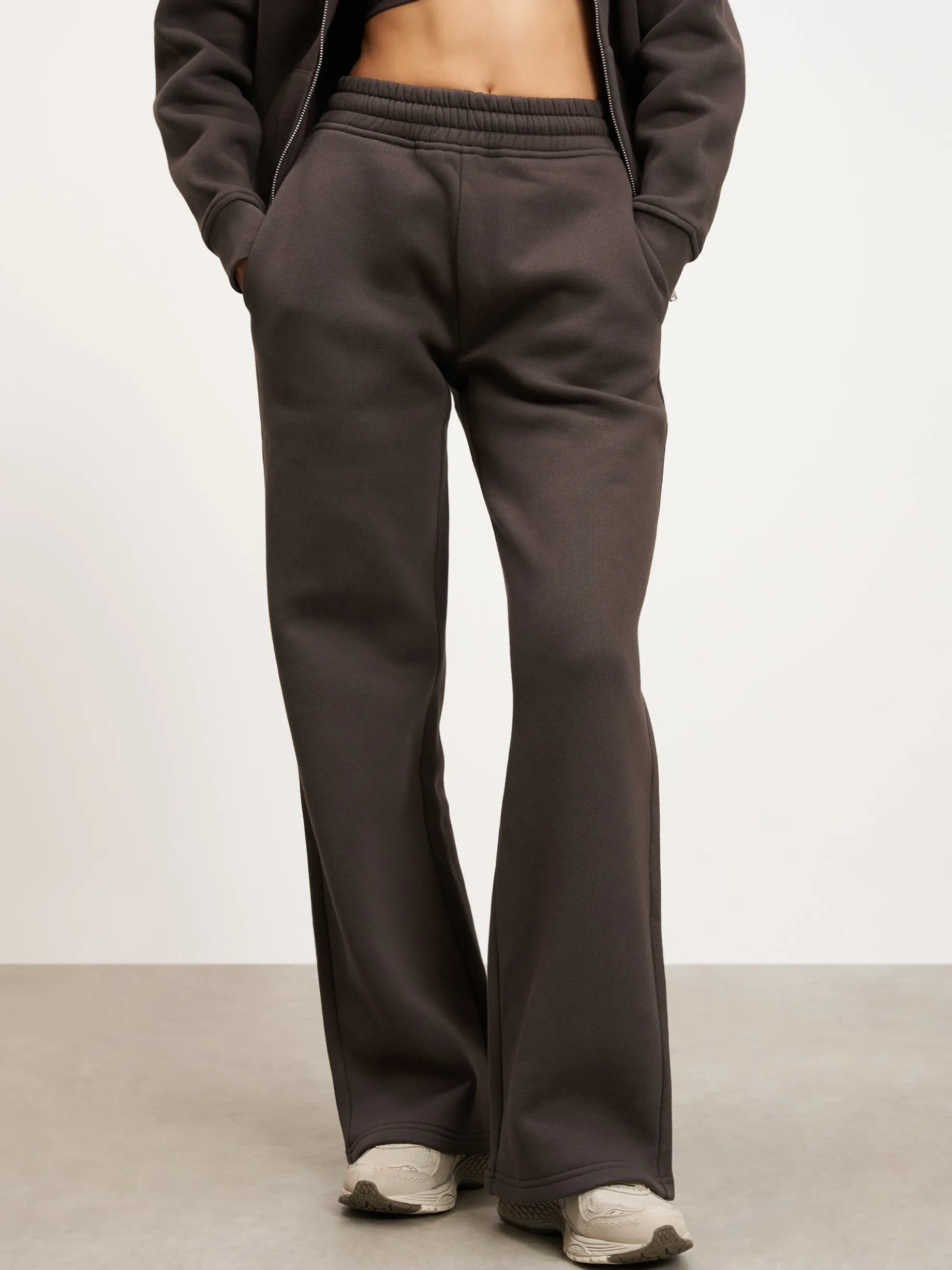Womens Relaxed Straight Leg Jogger - Brown