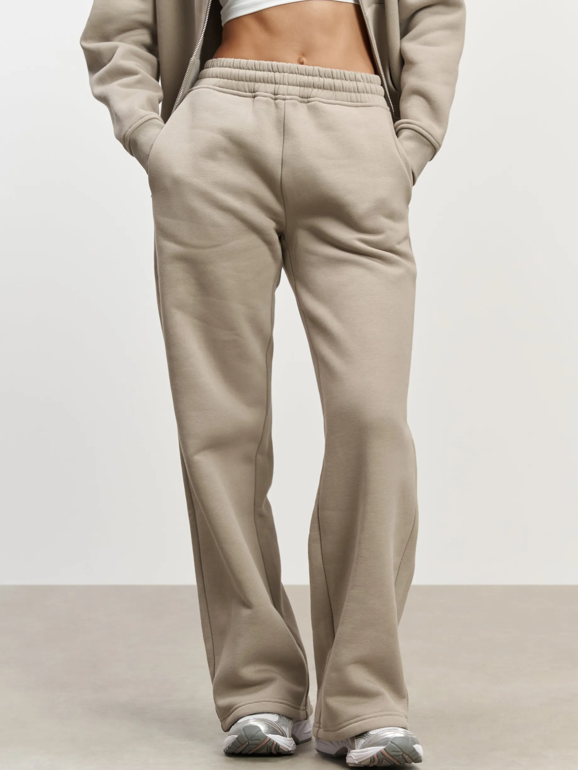 Womens Relaxed Straight Leg Jogger - Stone