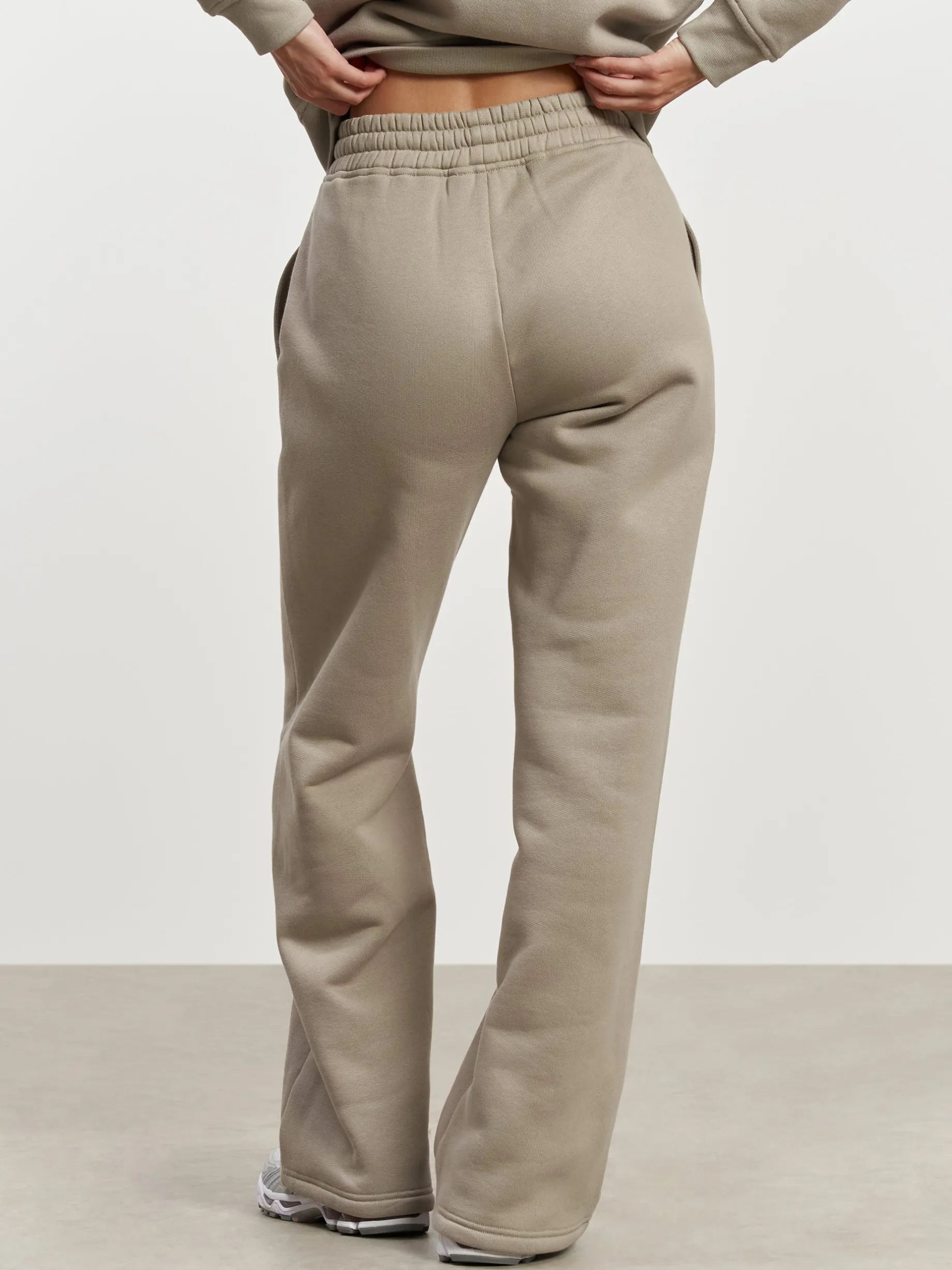 Womens Relaxed Straight Leg Jogger - Stone